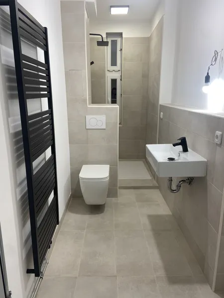 Wedding - Modernisierte Wohnung mit EBK: Stilvolle 2-Raum-Wohnung — photo 1